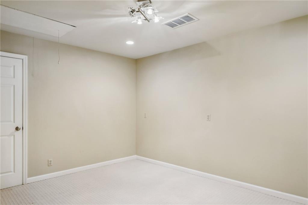52 Ivy Chase NE