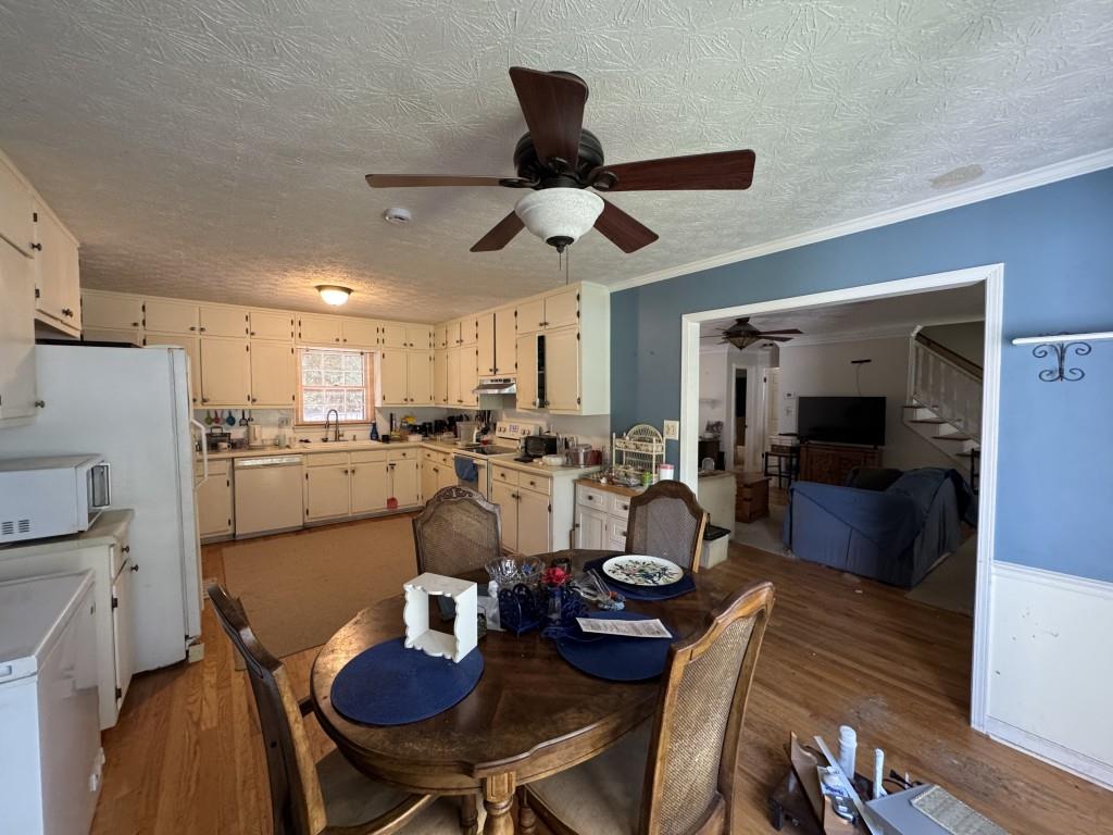 2041 Two Springs Way