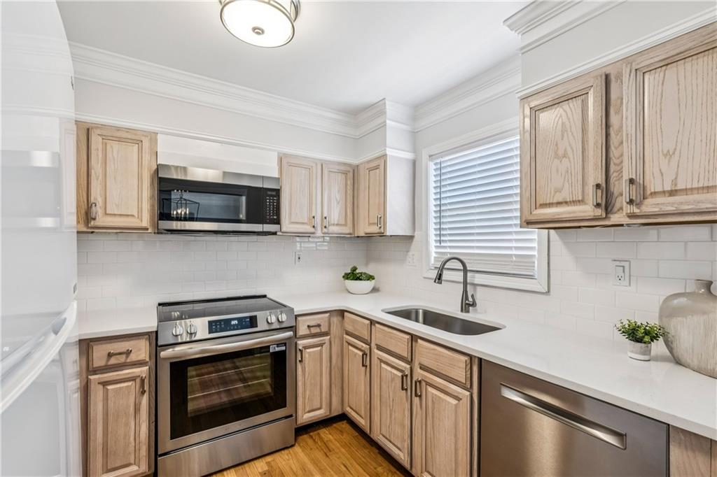 311 Peachtree Hills Avenue NE Unit 11B