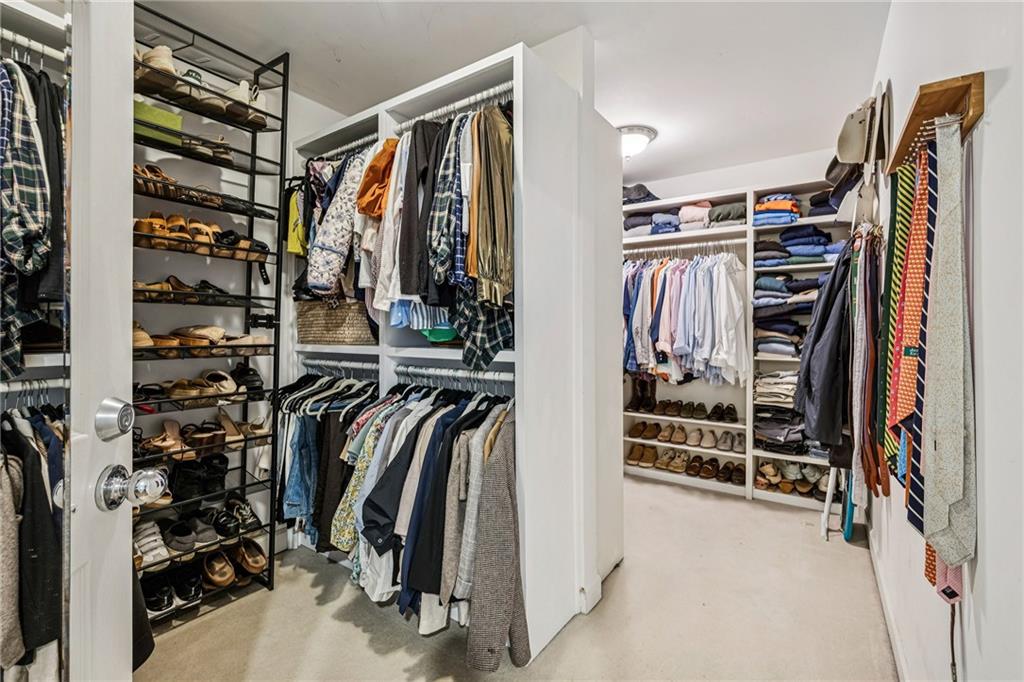 686 Longwood Drive NW