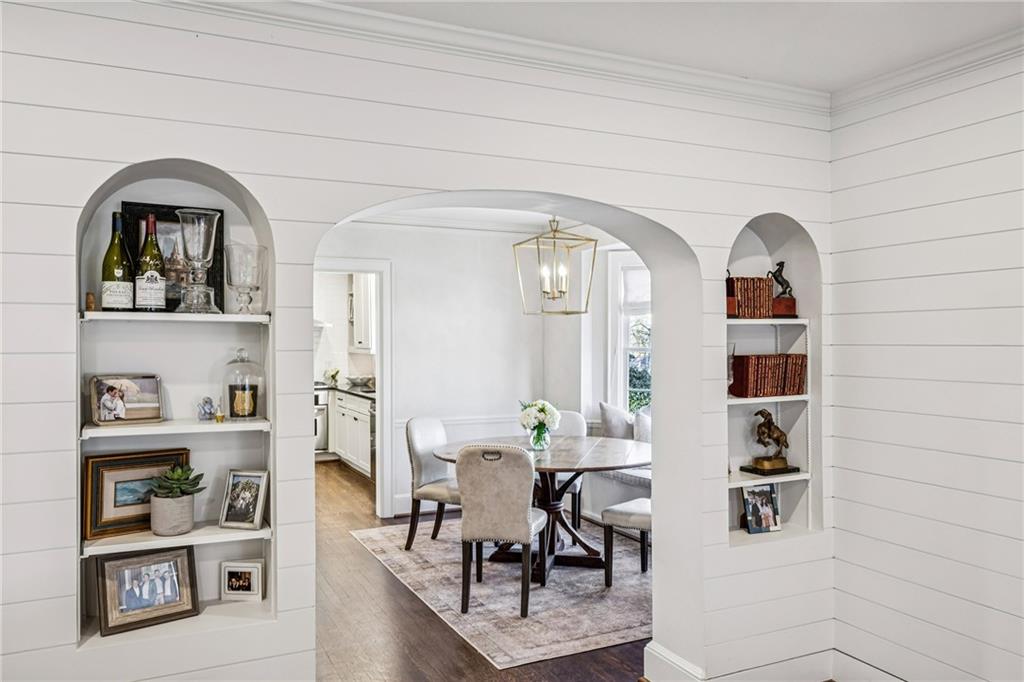 686 Longwood Drive NW