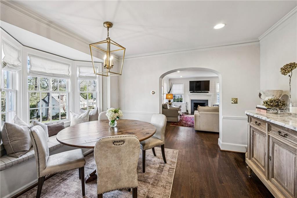 686 Longwood Drive NW