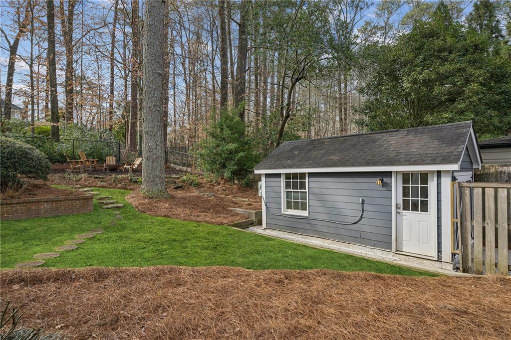 686 Longwood Drive NW