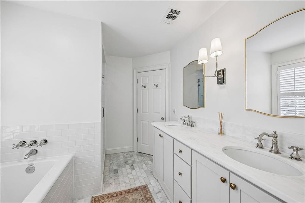 686 Longwood Drive NW