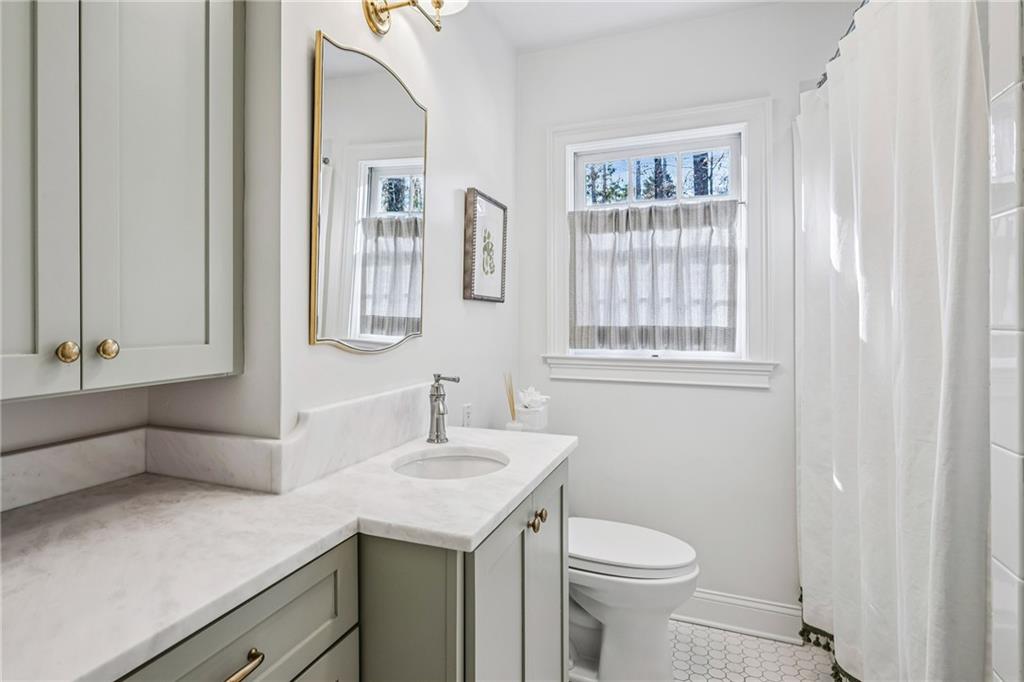 686 Longwood Drive NW