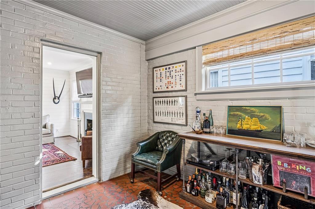 686 Longwood Drive NW