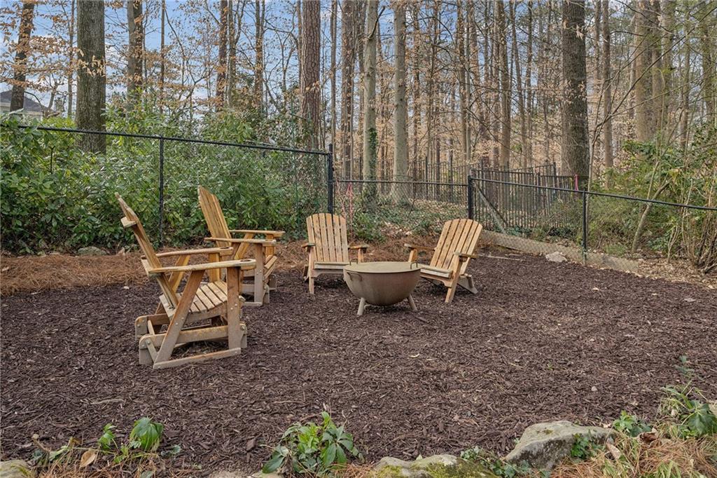 686 Longwood Drive NW