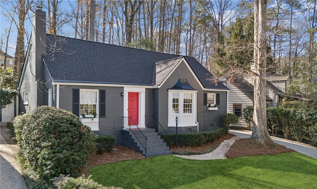 686 Longwood Drive NW