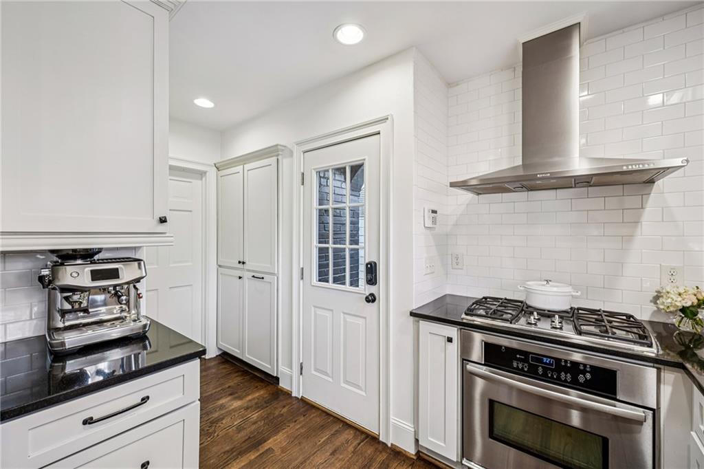 686 Longwood Drive NW