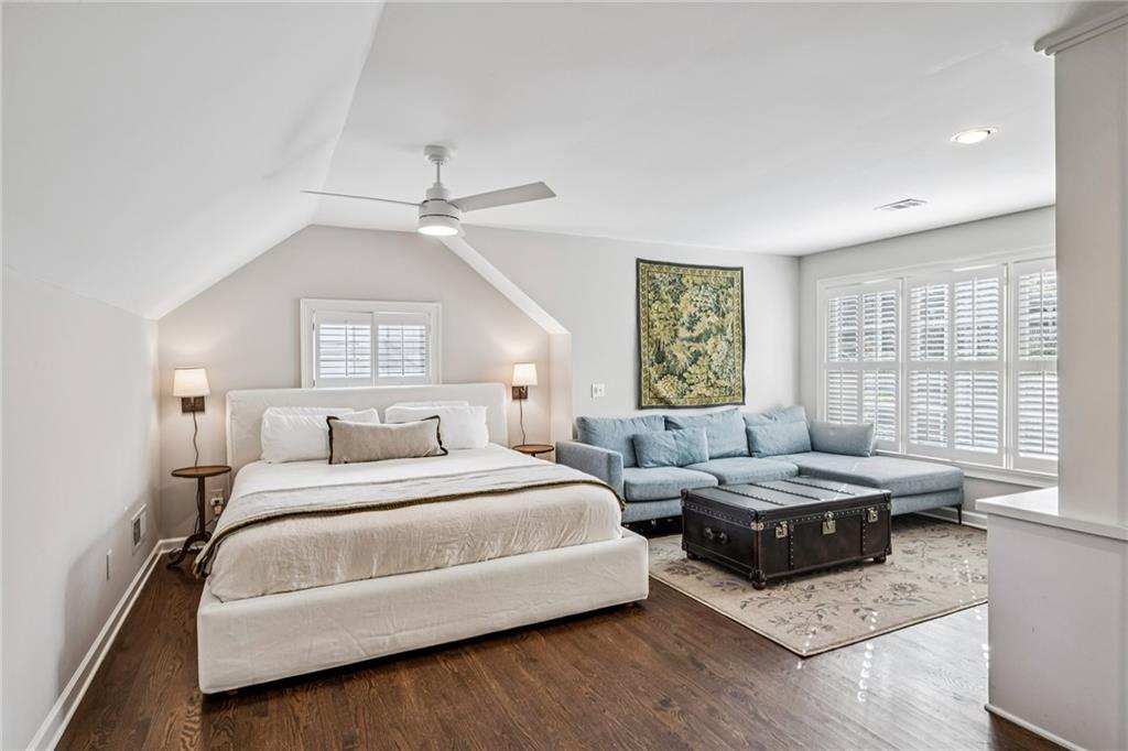 686 Longwood Drive NW