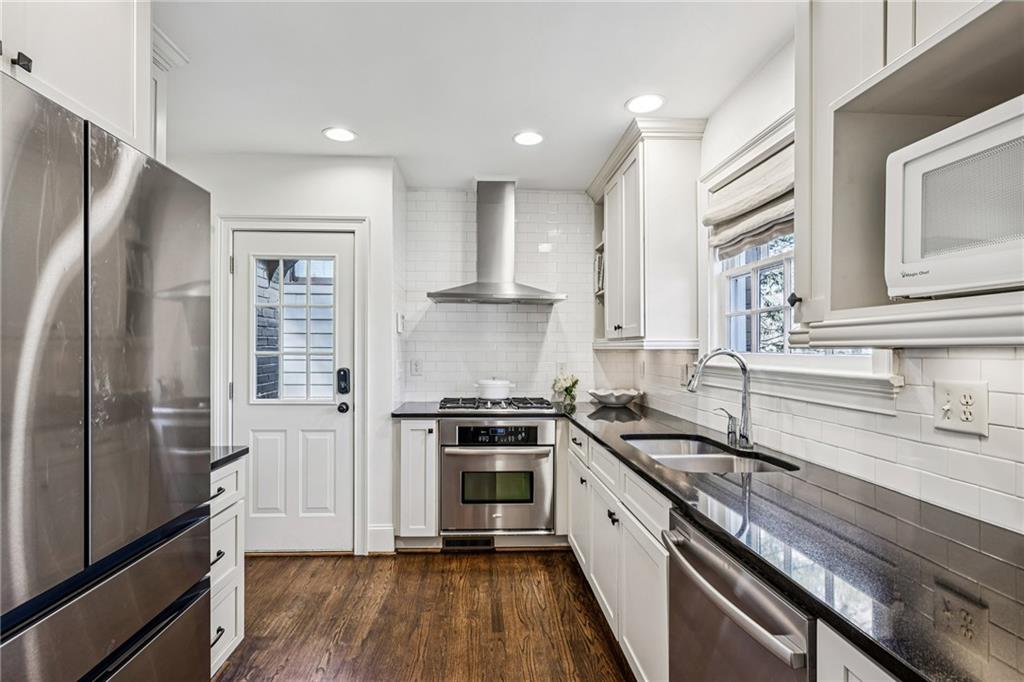 686 Longwood Drive NW