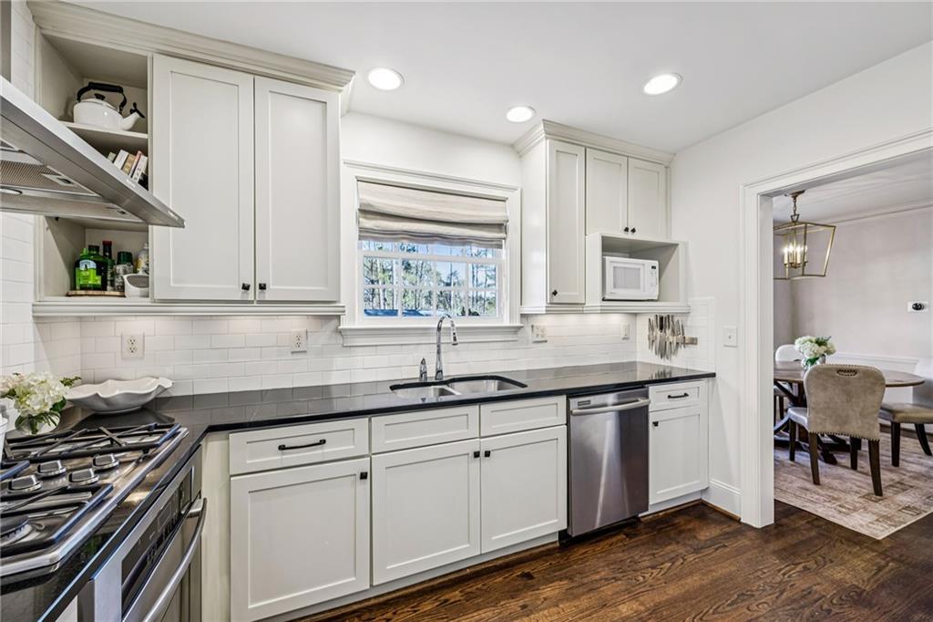 686 Longwood Drive NW