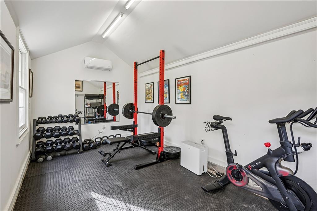 686 Longwood Drive NW