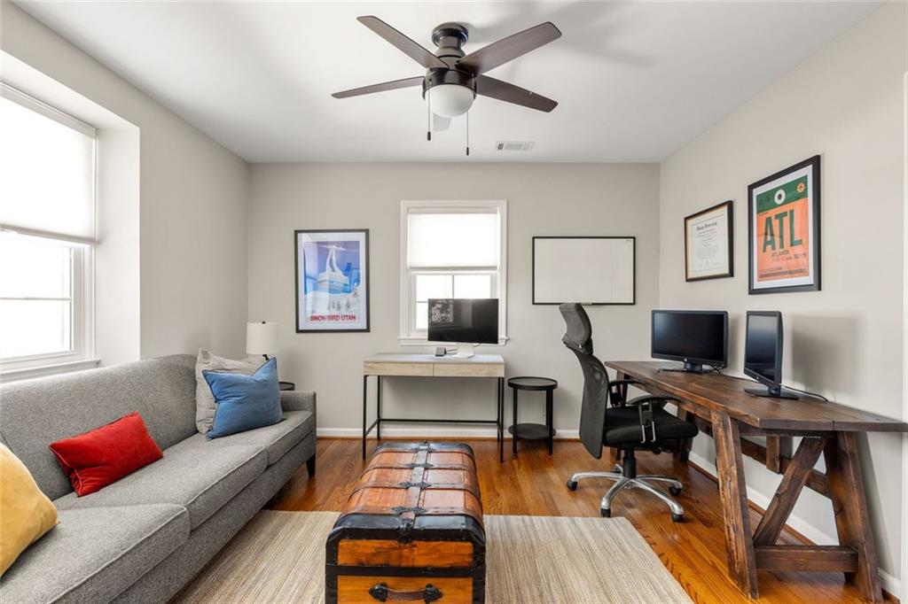 1095 Churchill Downs Road NE