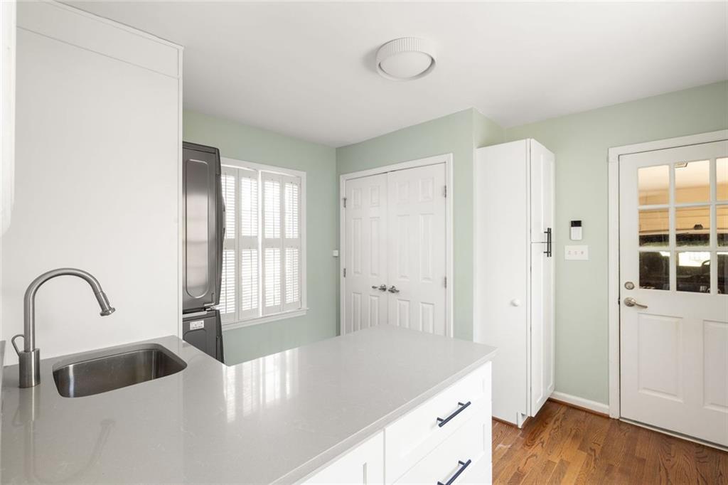 1095 Churchill Downs Road NE