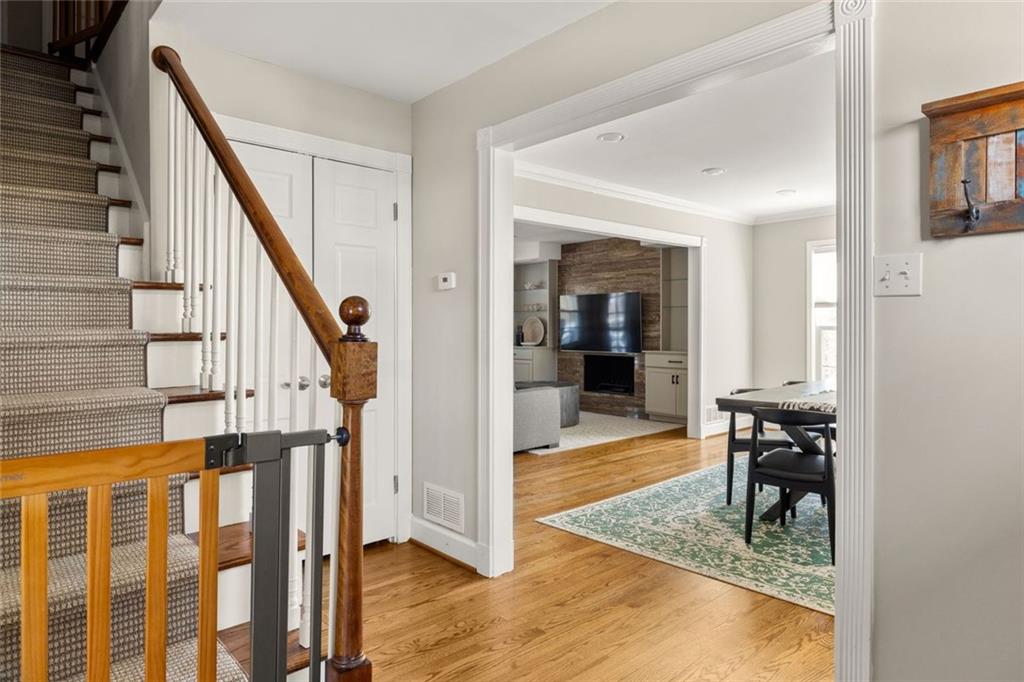 1095 Churchill Downs Road NE