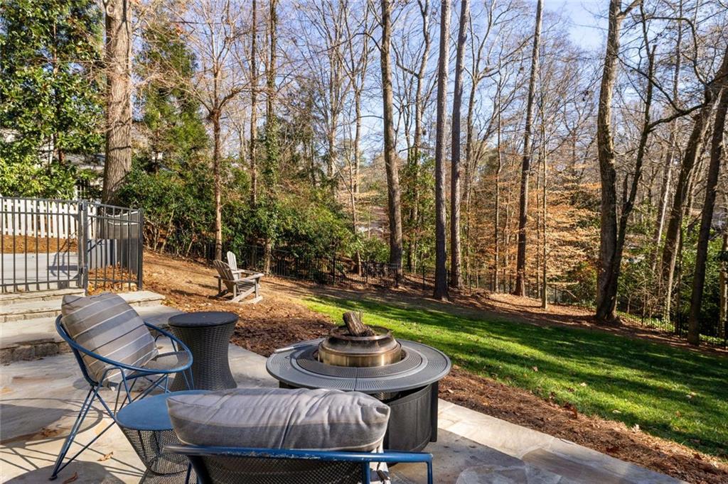 1095 Churchill Downs Road NE