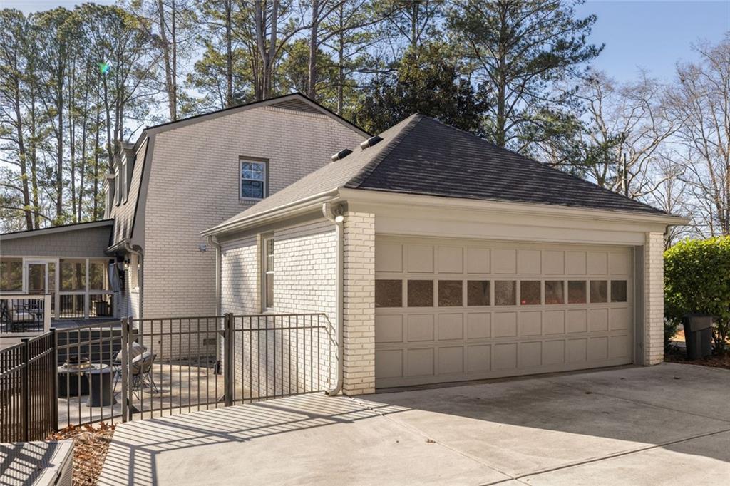 1095 Churchill Downs Road NE