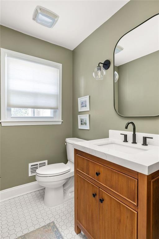 1095 Churchill Downs Road NE