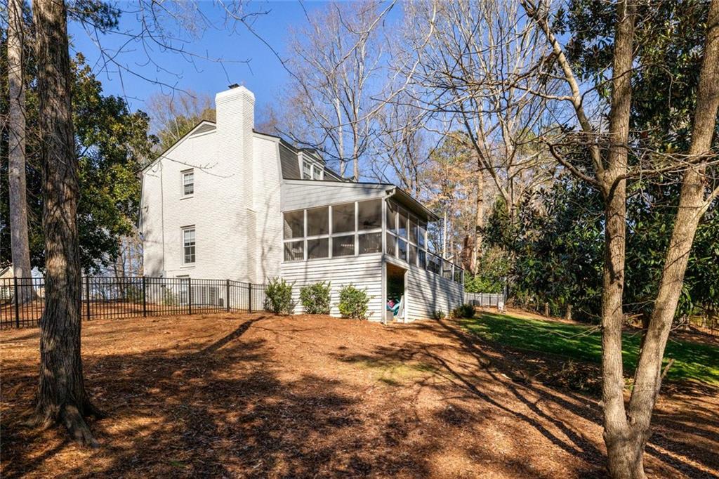 1095 Churchill Downs Road NE