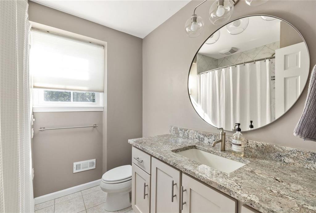 1095 Churchill Downs Road NE