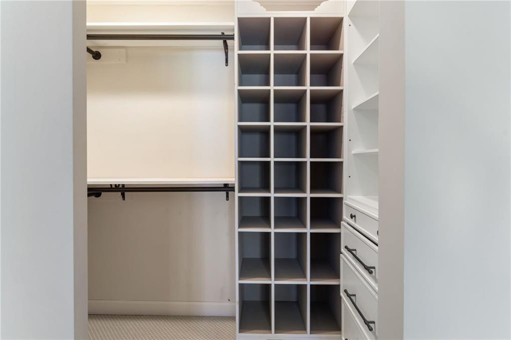 31 Paces West Place NW