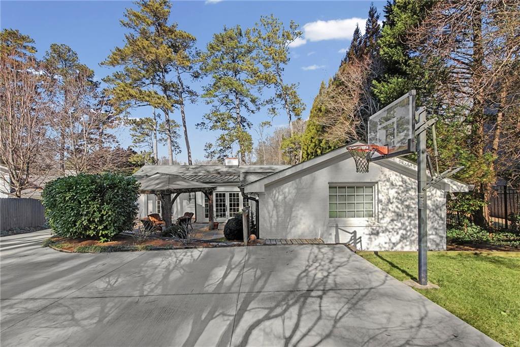 3819 N Stratford Road NE