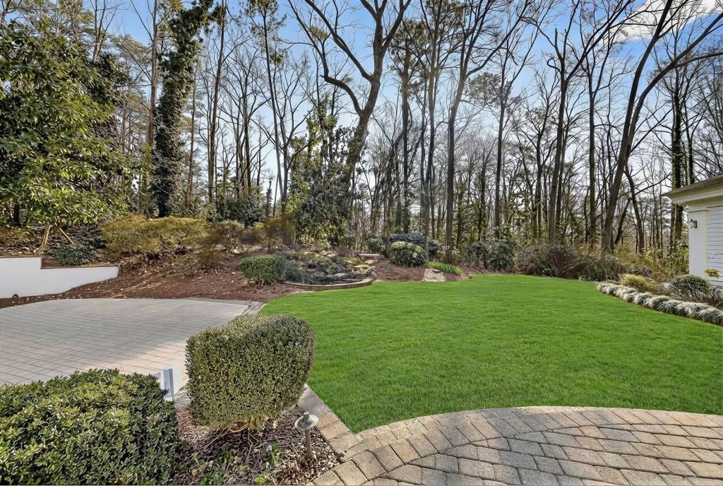 8 River Park Drive