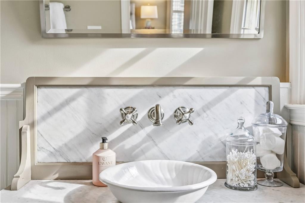 12 Honour Avenue NW Unit 9