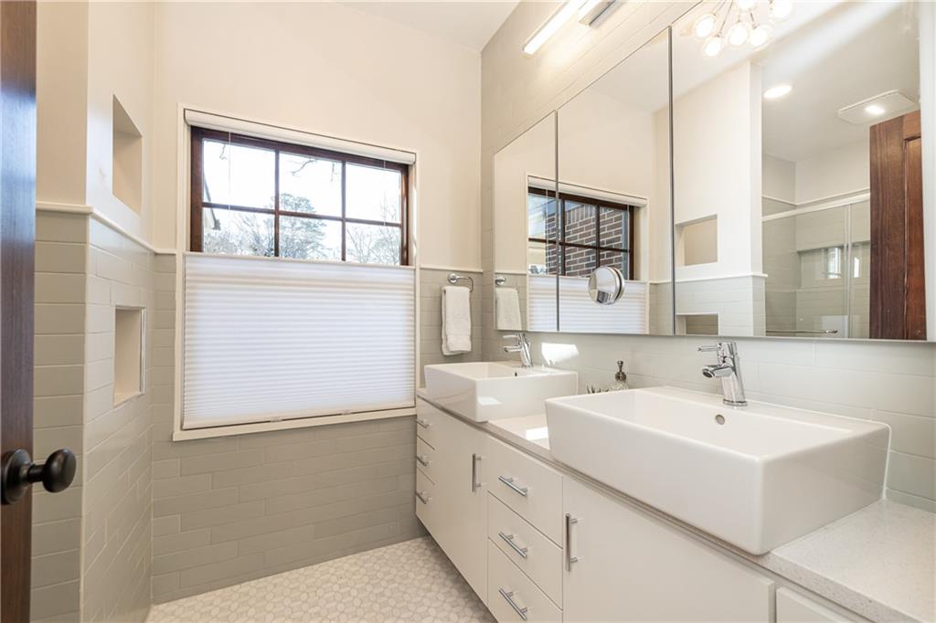 2653 Sharondale Circle NE