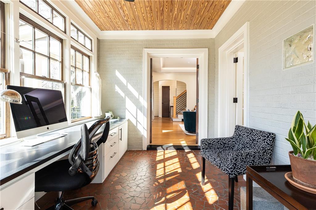 2653 Sharondale Circle NE