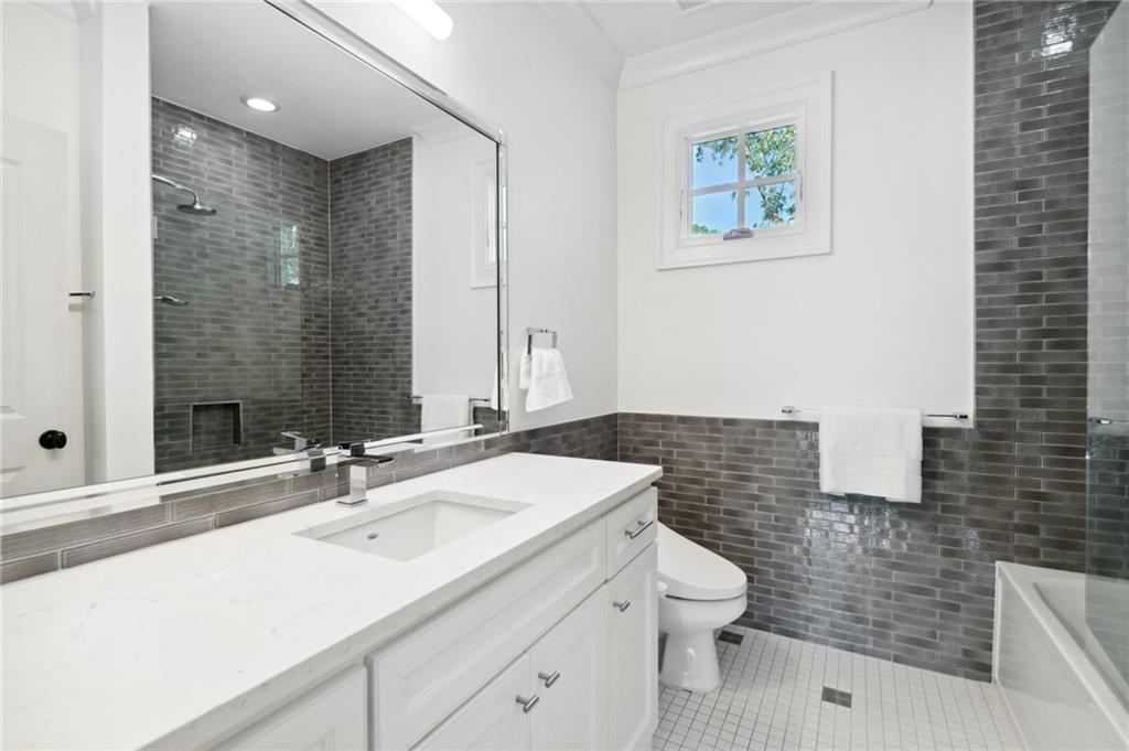 4141 Valley Creek Drive SE