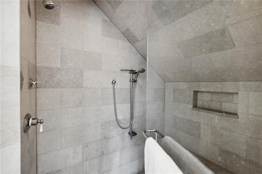 4141 Valley Creek Drive SE