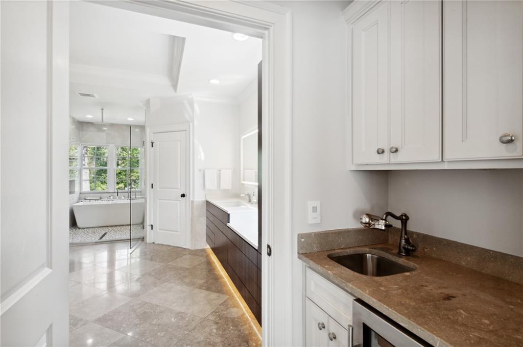 4141 Valley Creek Drive SE