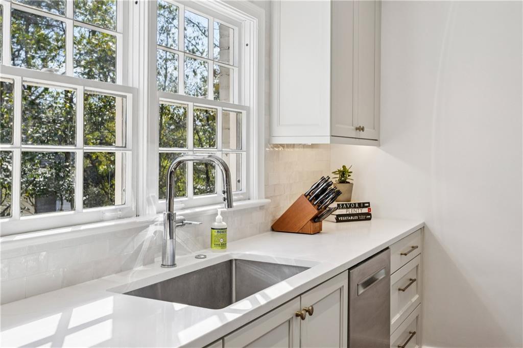 840 Woodley Drive NW