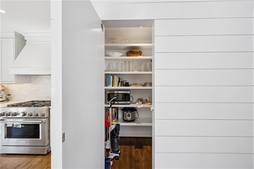 840 Woodley Drive NW