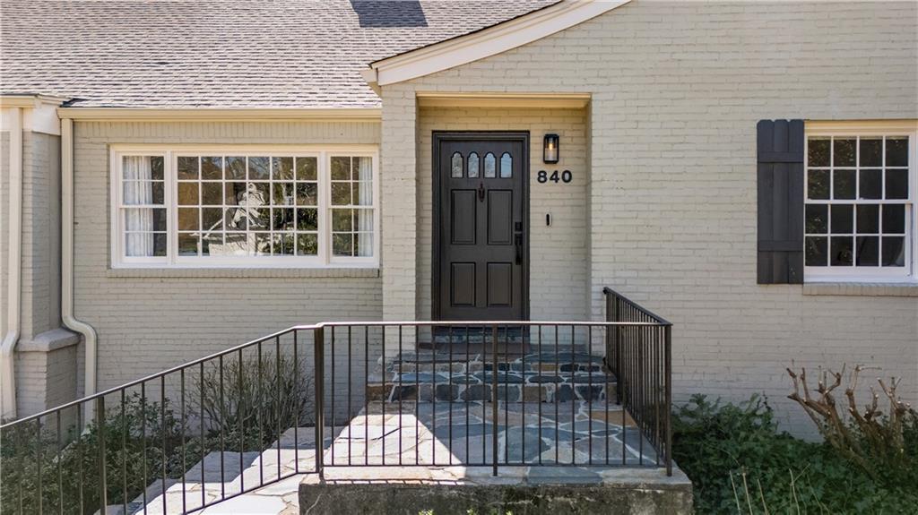 840 Woodley Drive NW