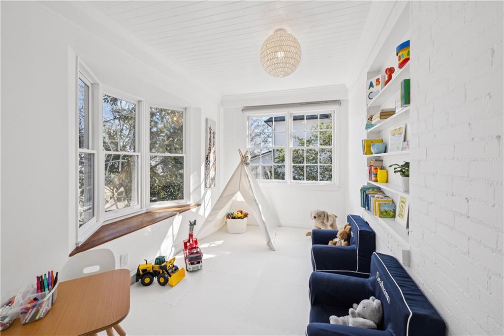 840 Woodley Drive NW