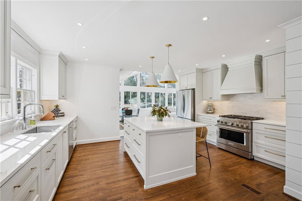 840 Woodley Drive NW