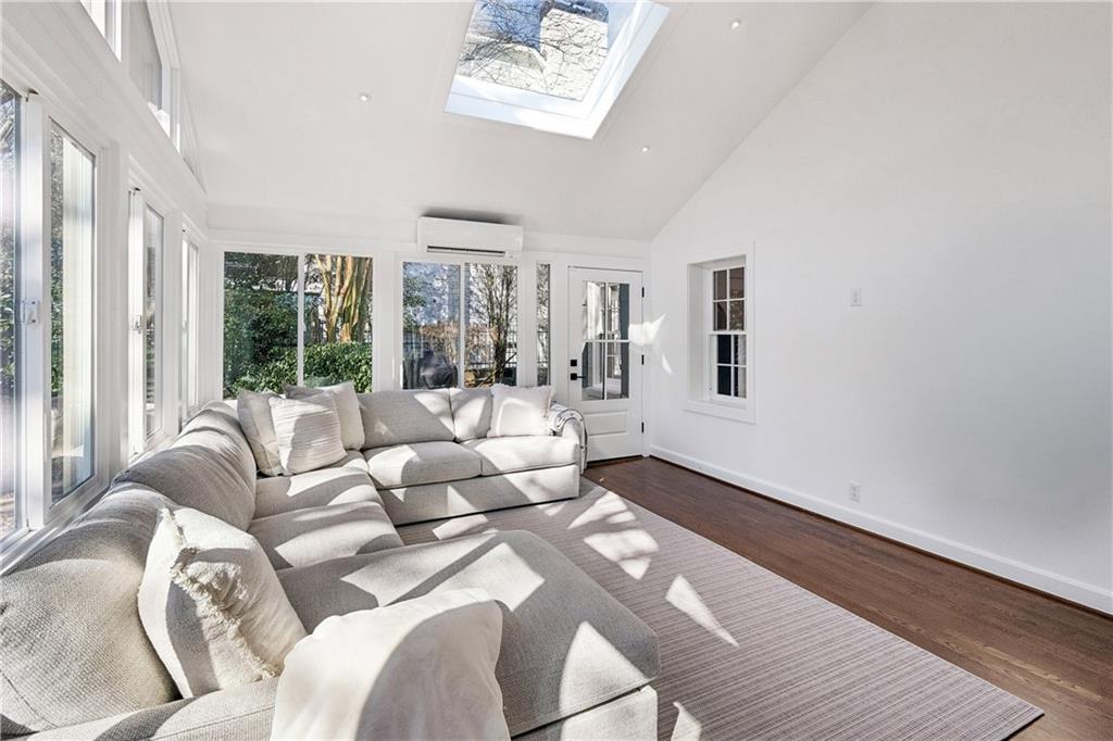 840 Woodley Drive NW