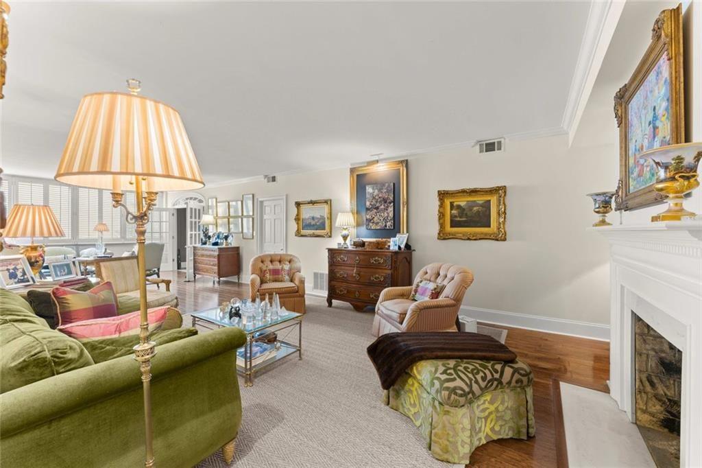 2734 Peachtree Road NW Unit C301
