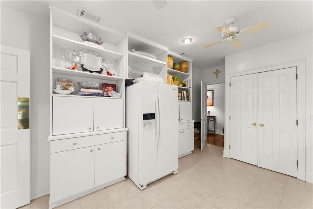 2734 Peachtree Road NW Unit C301