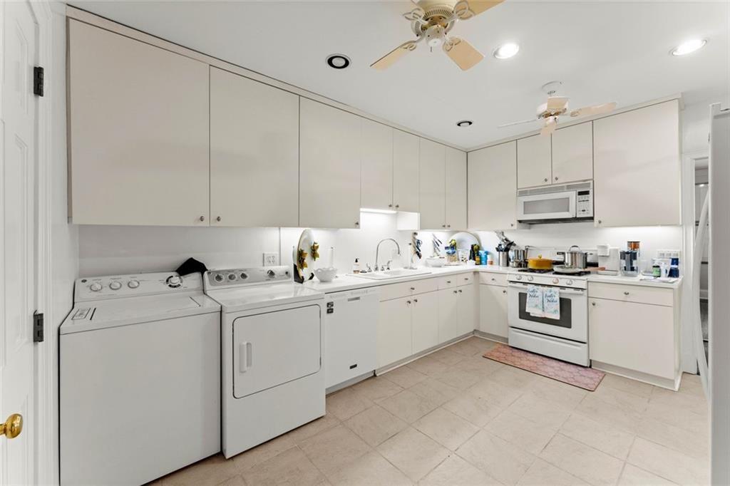 2734 Peachtree Road NW Unit C301