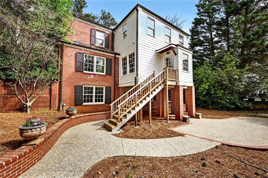 596 W Wesley Road NW