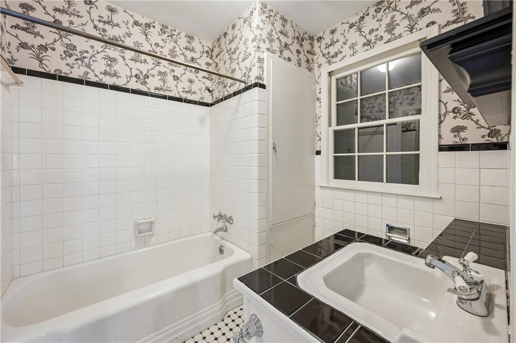 1290 Peachtree Battle Avenue NW