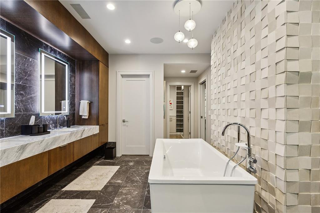 2525 Peachtree Road NE Unit 32