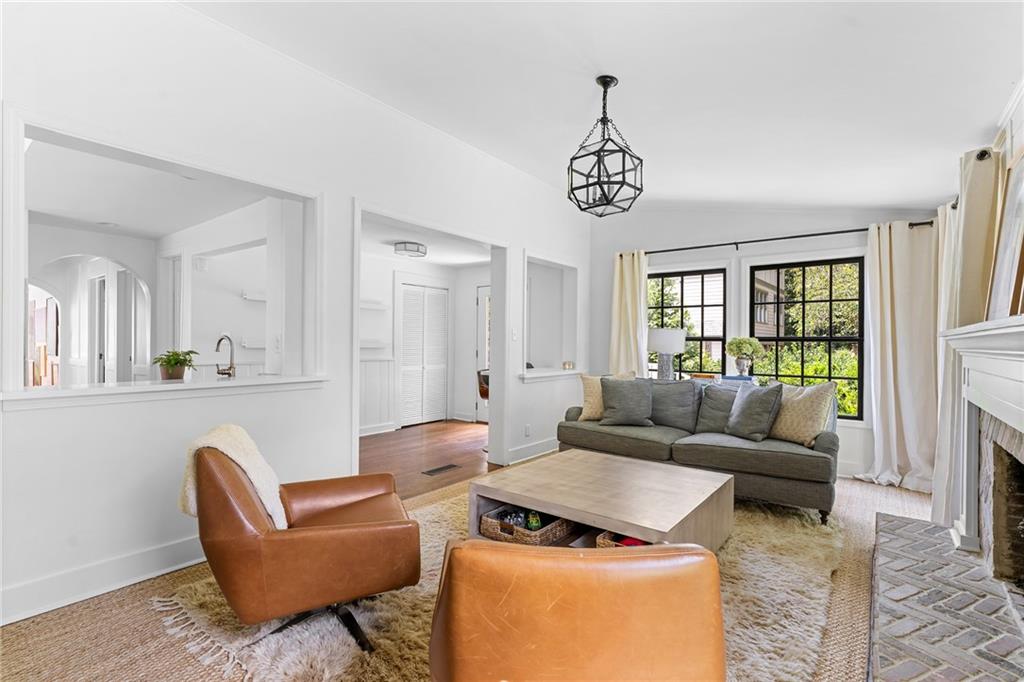 132 Peachtree Way NE
