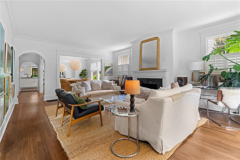 132 Peachtree Way NE