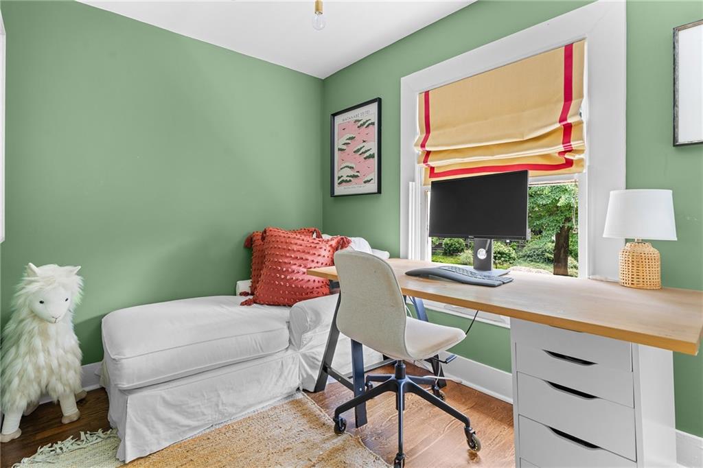 132 Peachtree Way NE