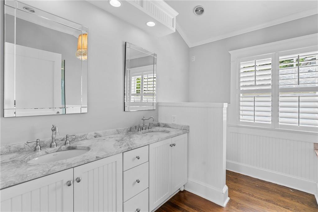 132 Peachtree Way NE